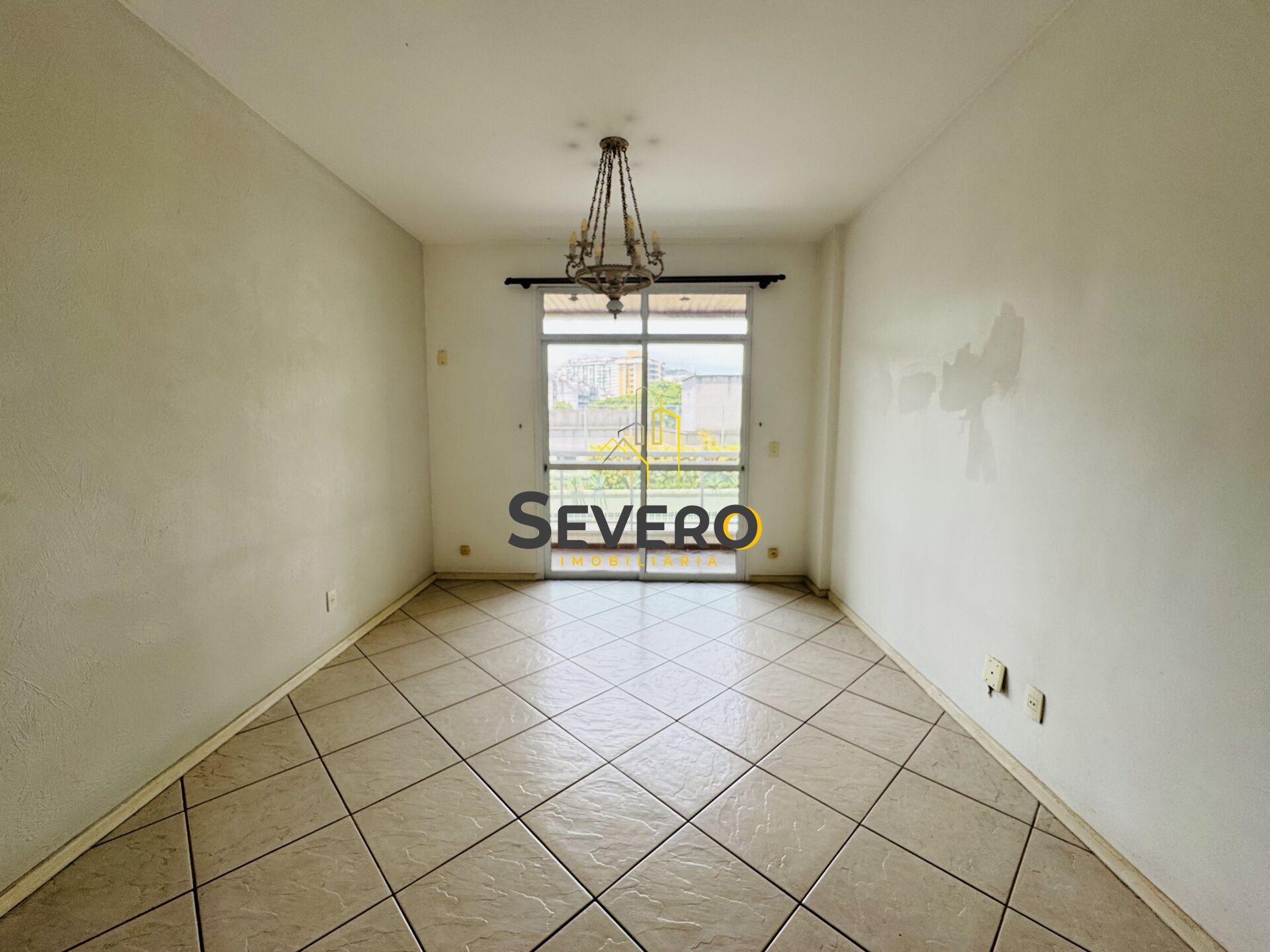 Apartamento à venda com 2 quartos, 70m² - Foto 4