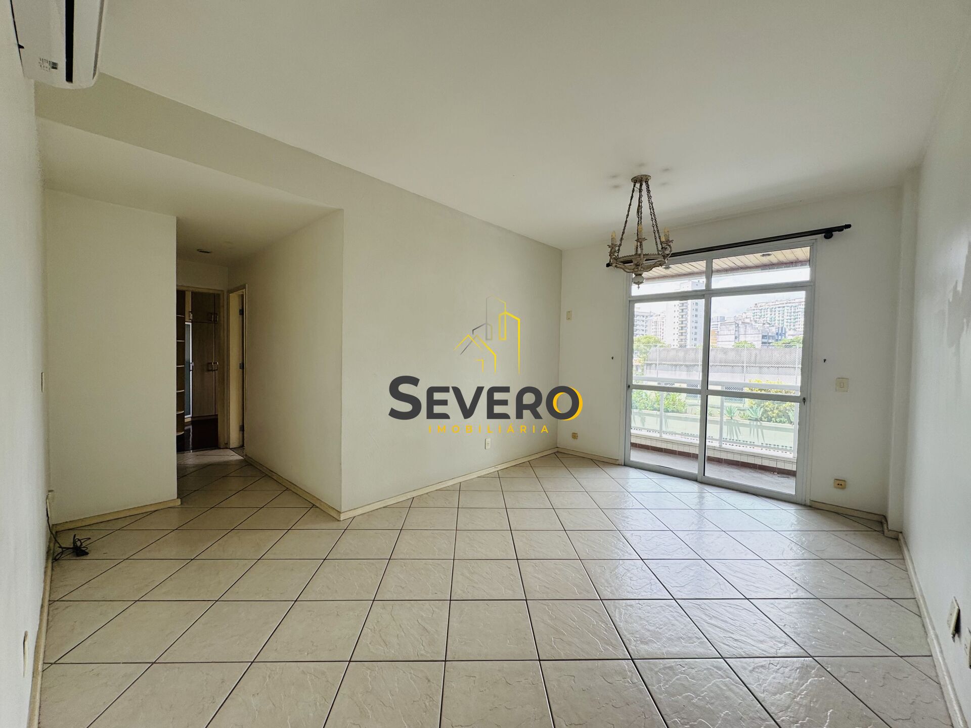 Apartamento à venda com 2 quartos, 70m² - Foto 2