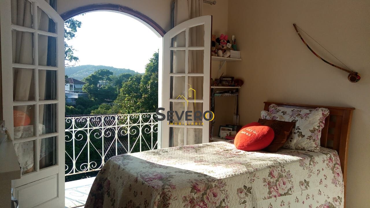 Casa à venda com 4 quartos, 300m² - Foto 13