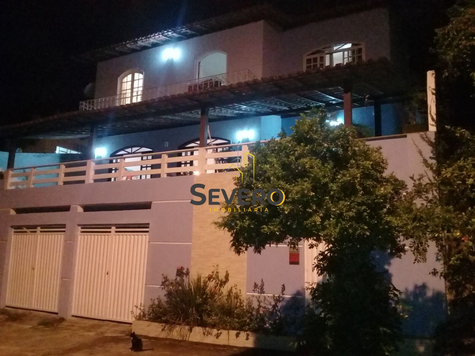 Casa à venda com 4 quartos, 300m² - Foto 1