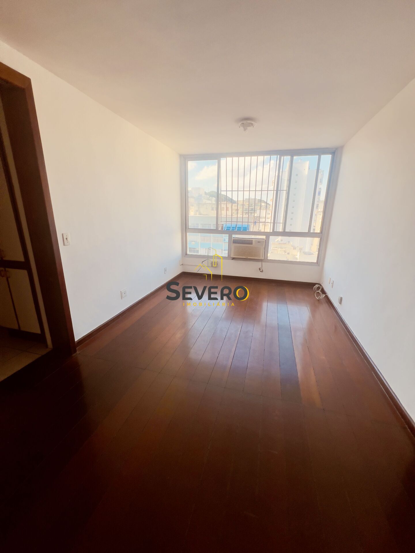 Apartamento à venda com 2 quartos, 75m² - Foto 4
