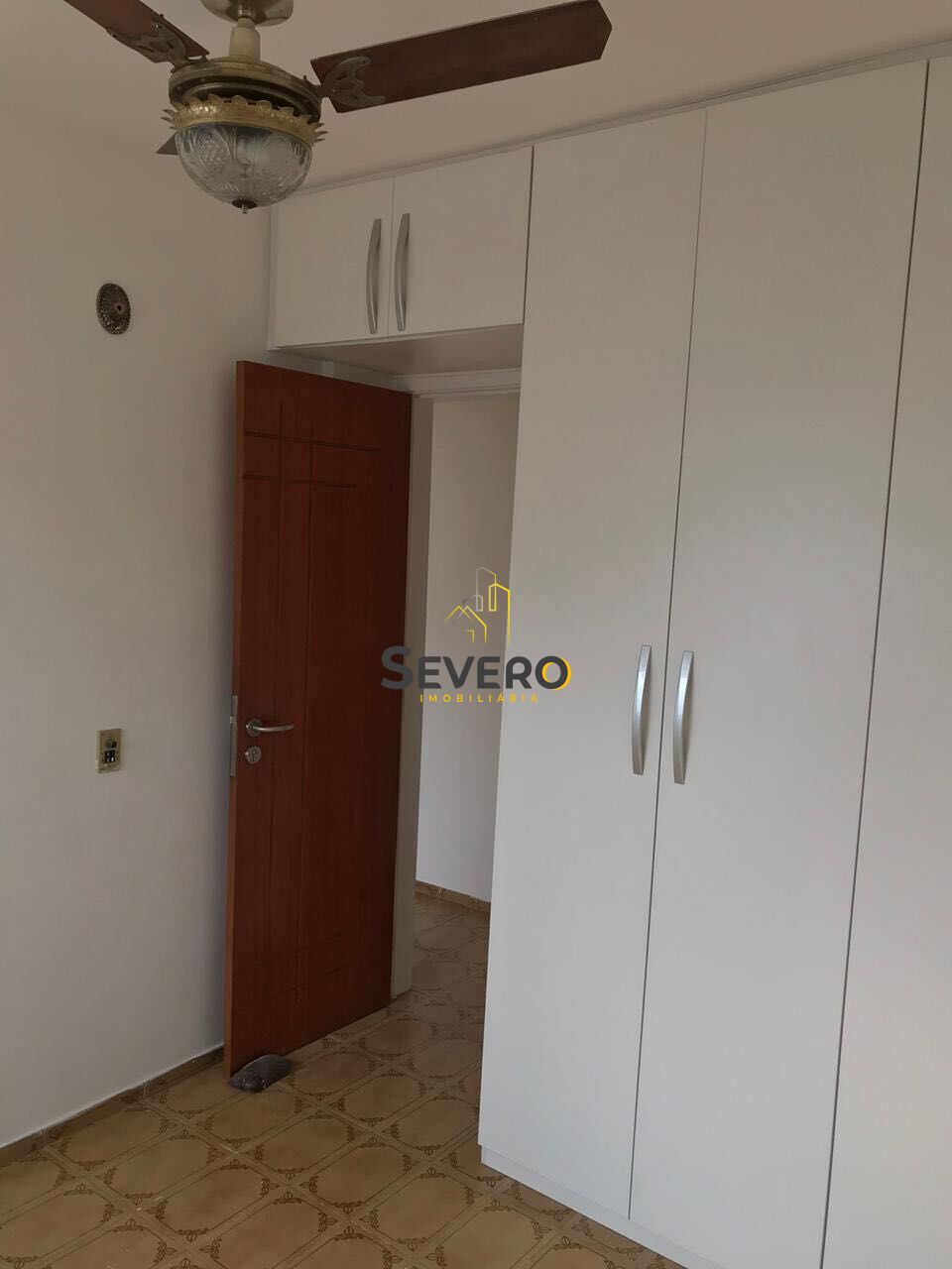 Apartamento à venda com 2 quartos, 62m² - Foto 2