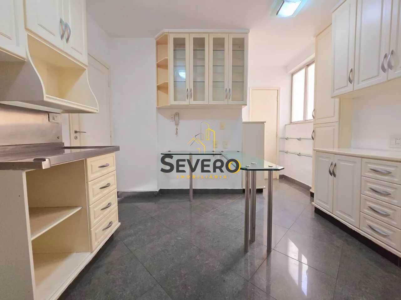 Apartamento à venda com 3 quartos, 130m² - Foto 2