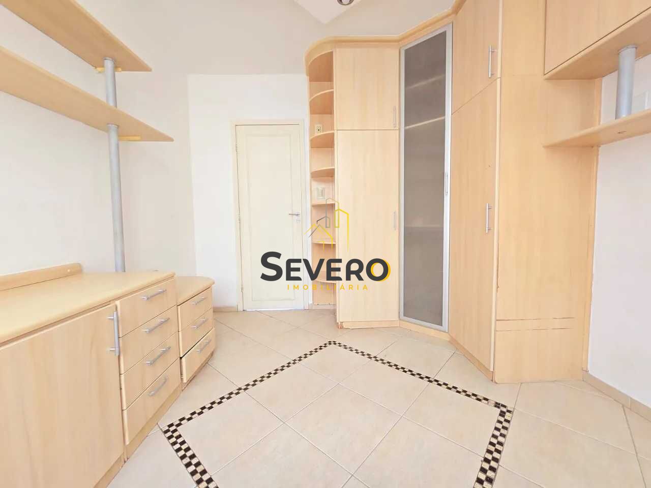 Apartamento à venda com 3 quartos, 130m² - Foto 3