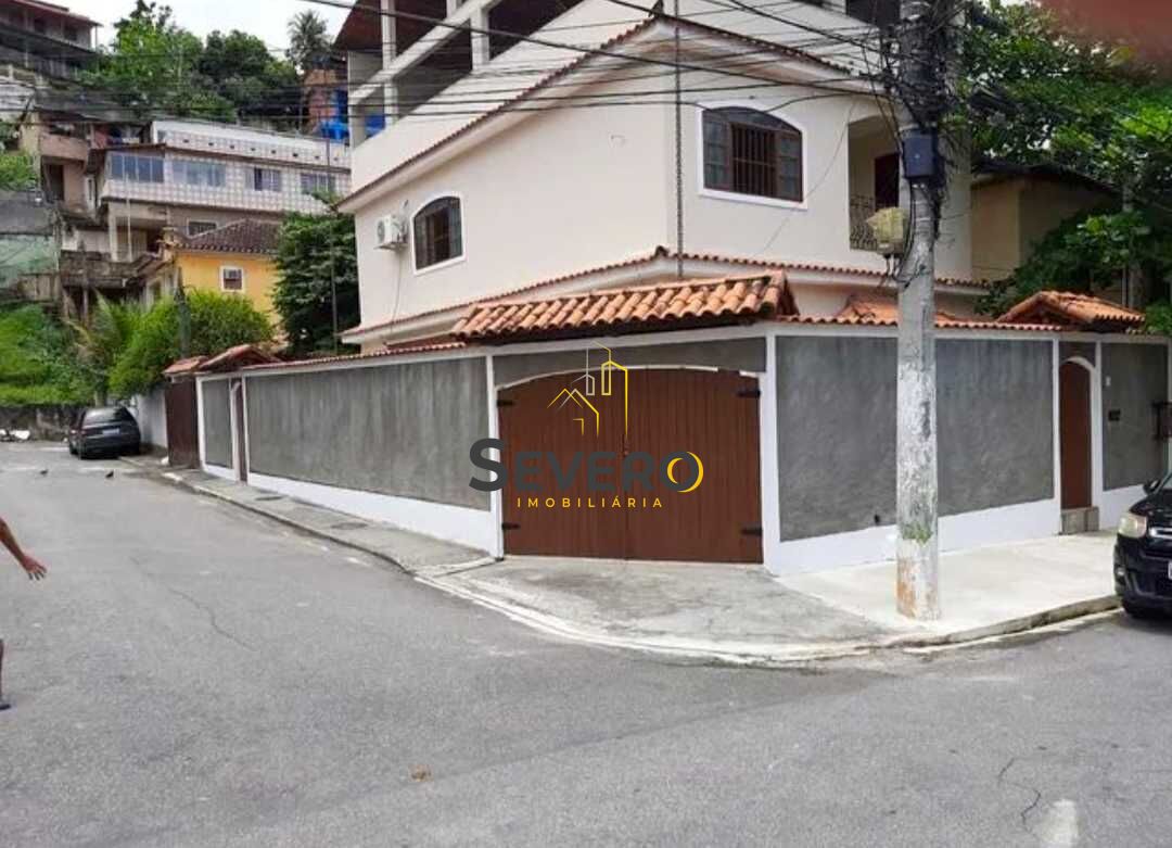 Casa à venda com 4 quartos, 210m² - Foto 1