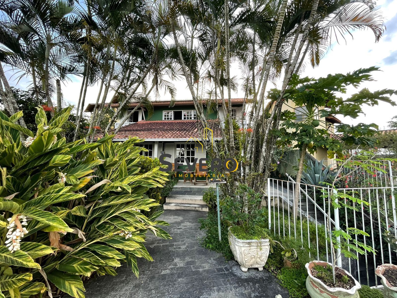 Casa de Condomínio à venda com 6 quartos, 280m² - Foto 2