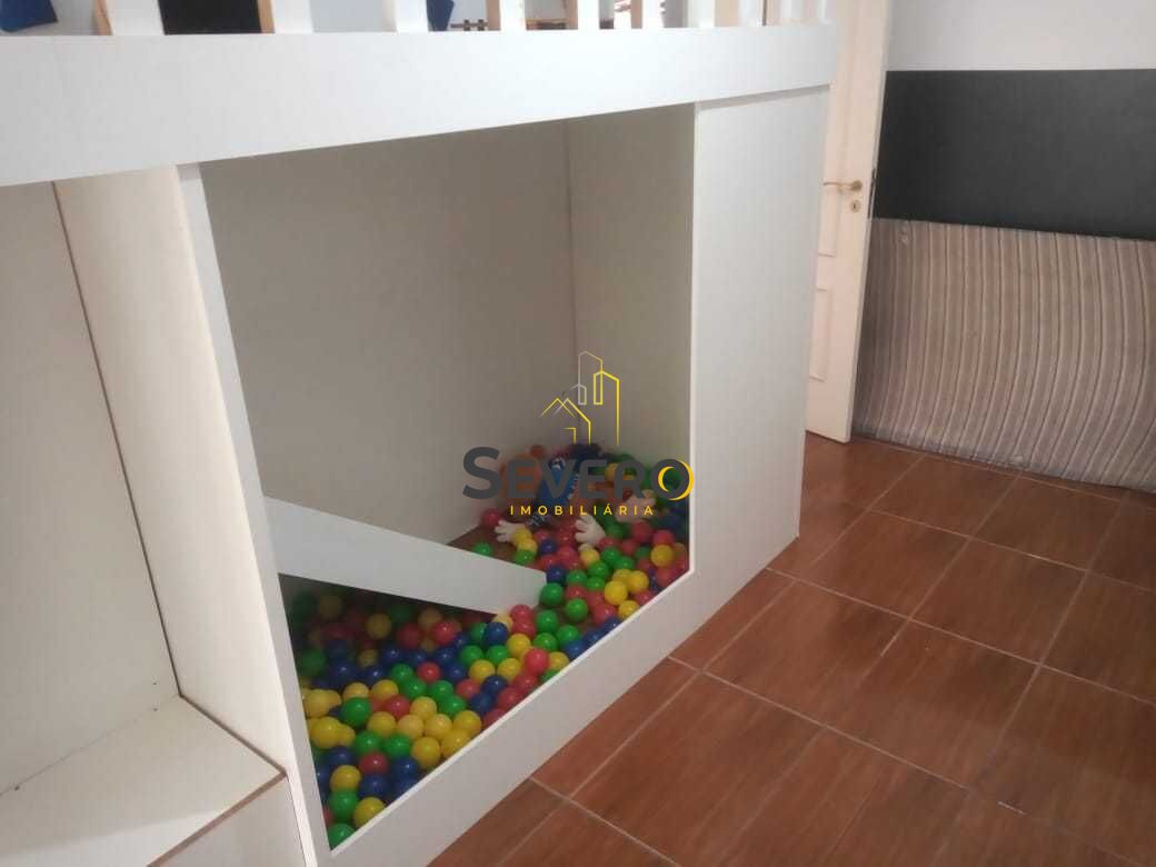 Casa à venda com 4 quartos, 300m² - Foto 24