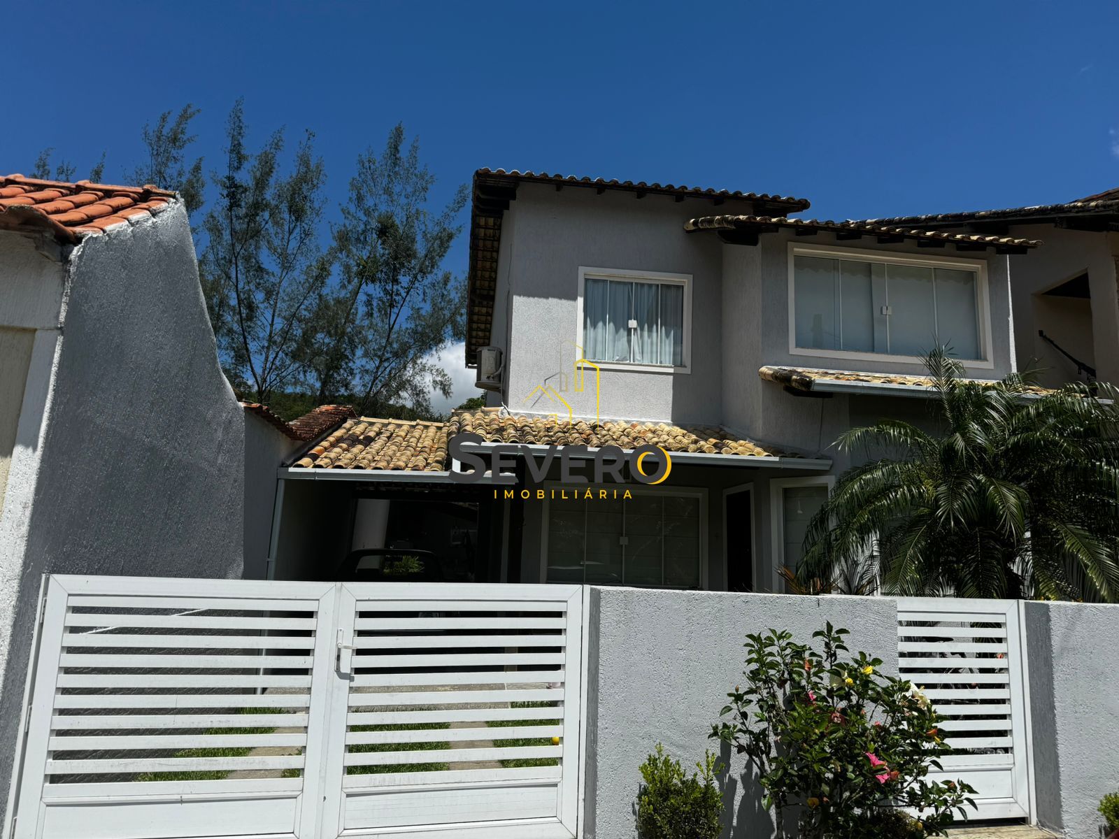 Casa à venda com 3 quartos, 209m² - Foto 1