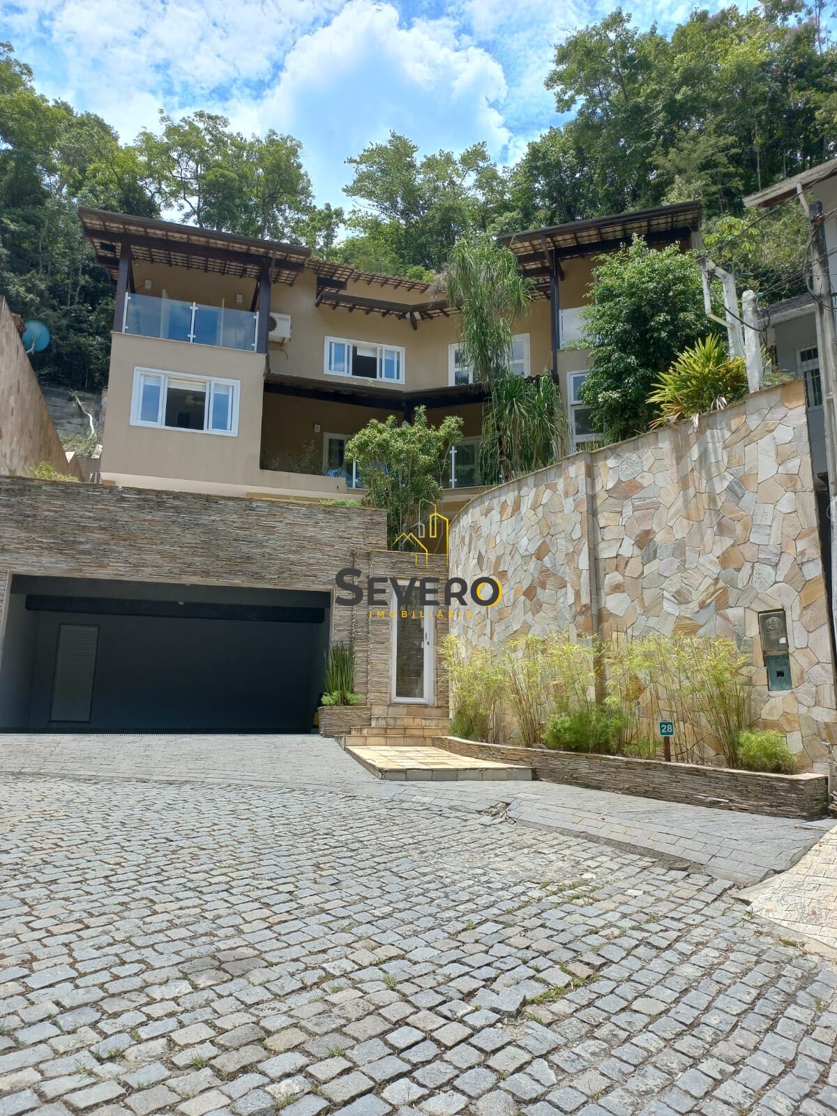 Casa à venda com 4 quartos, 280m² - Foto 1