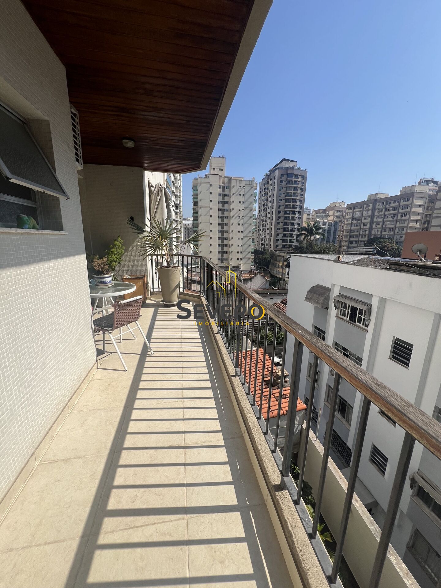 Apartamento à venda com 3 quartos, 150m² - Foto 1