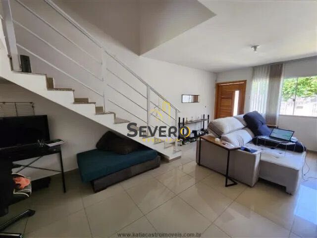 Casa à venda com 2 quartos, 105m² - Foto 2