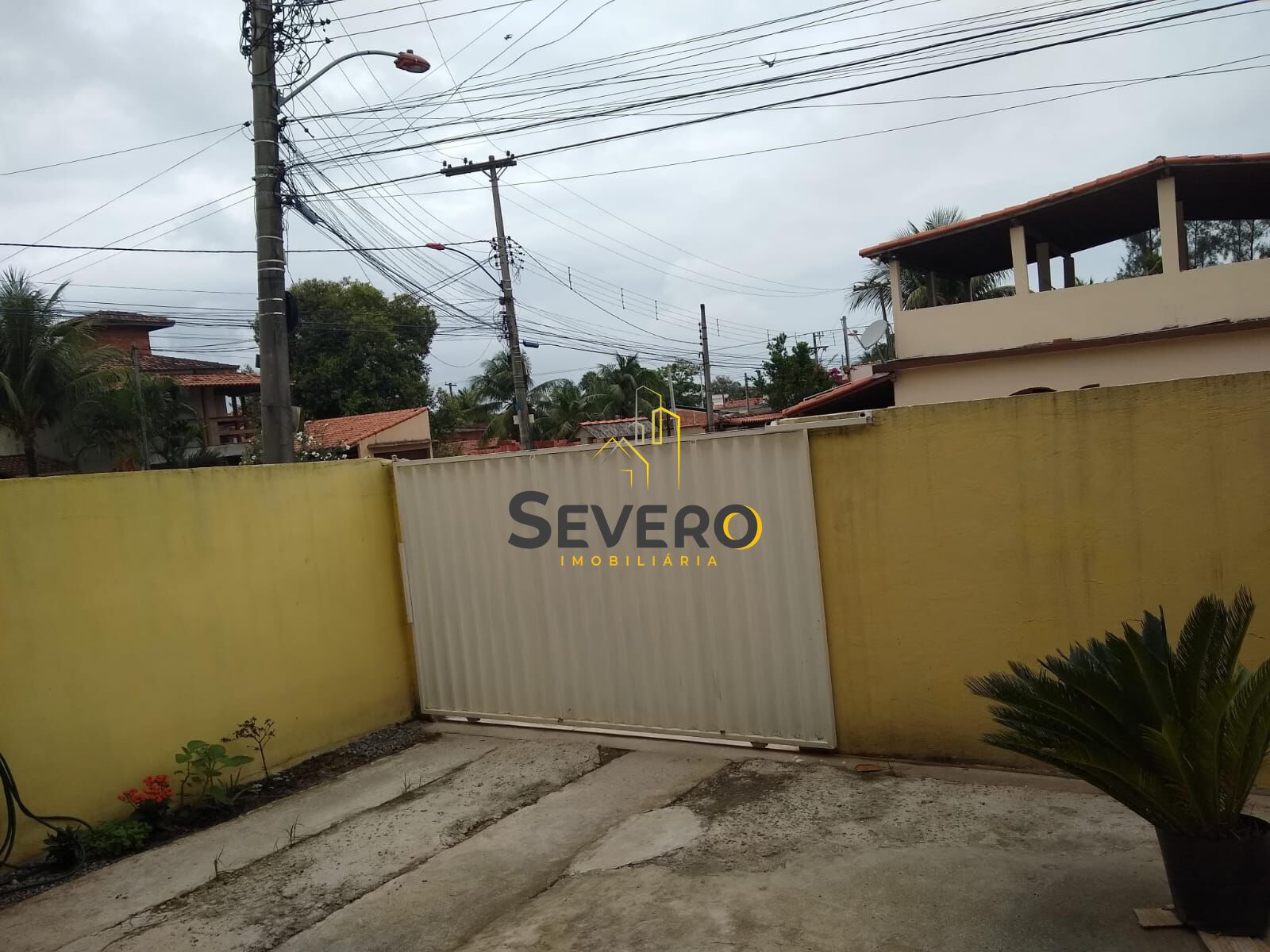 Casa à venda com 2 quartos, 76m² - Foto 1