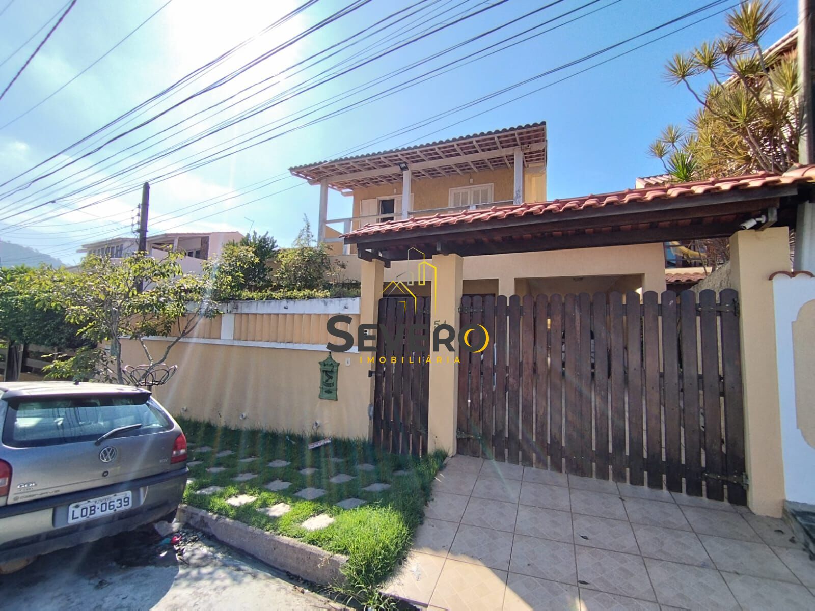 Casa à venda com 3 quartos, 360m² - Foto 1