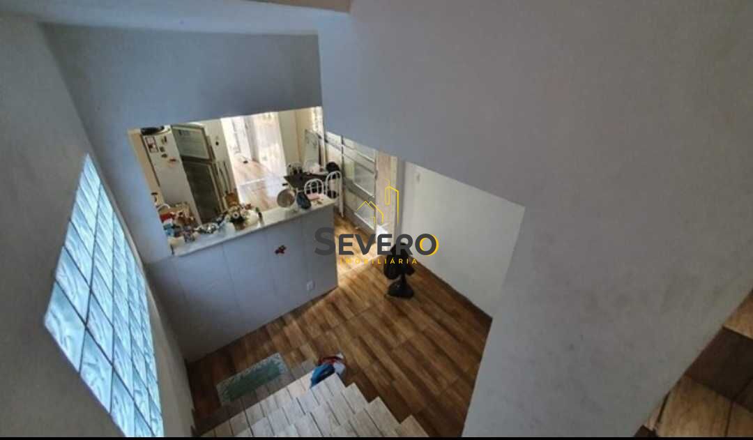 Casa à venda com 4 quartos, 240m² - Foto 3