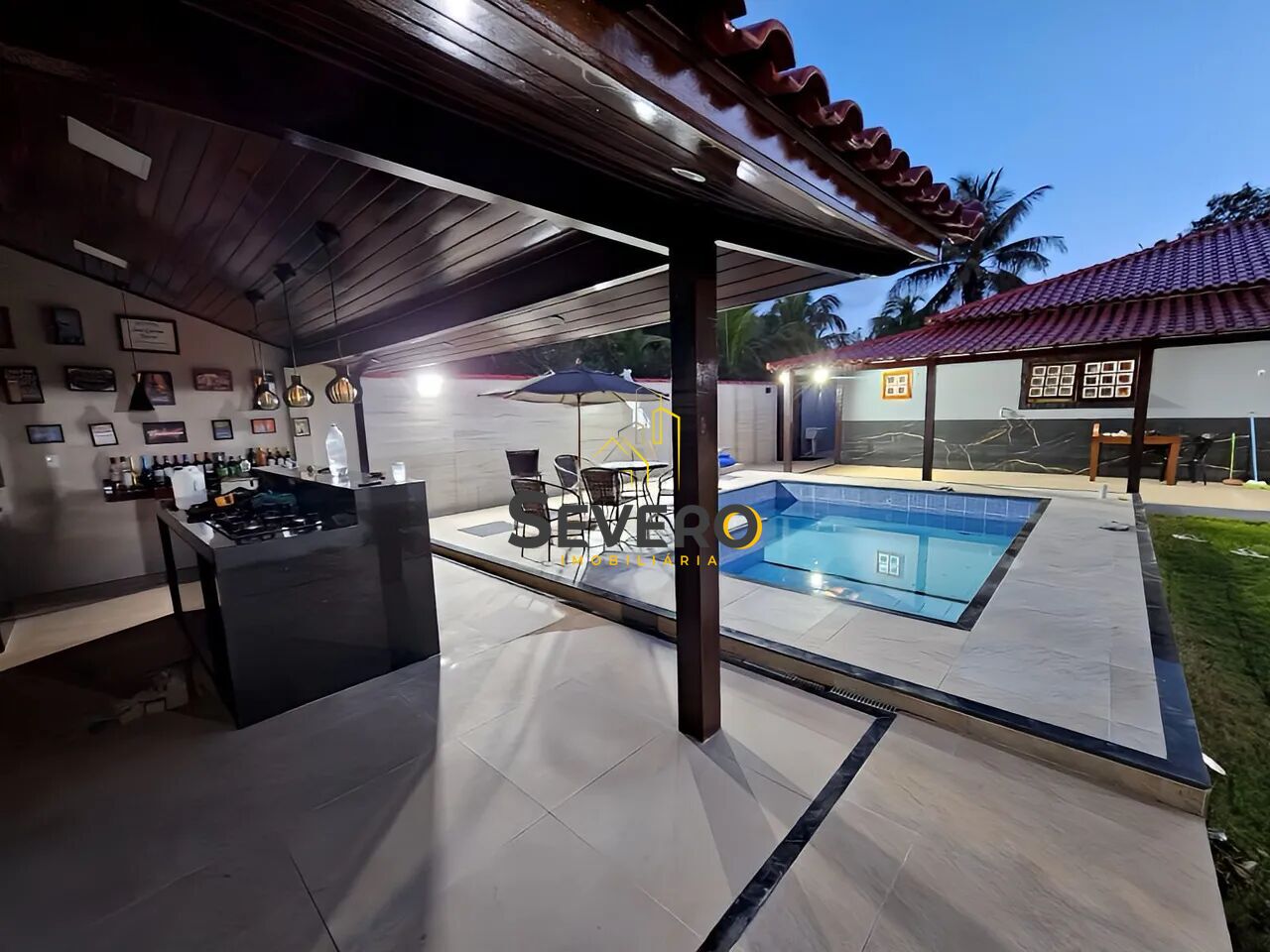 Casa à venda com 3 quartos, 280m² - Foto 2