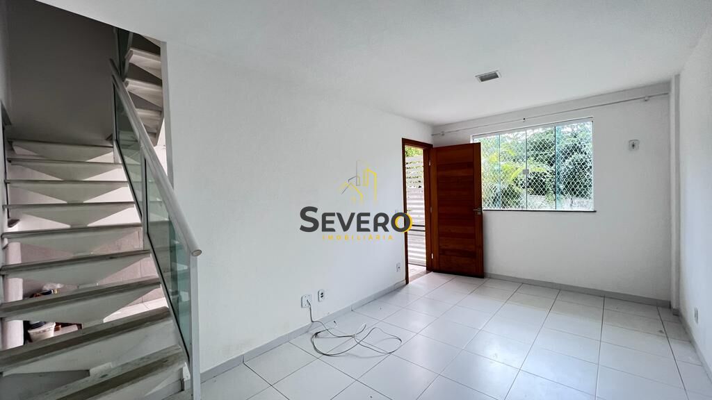 Casa à venda com 2 quartos, 57m² - Foto 1