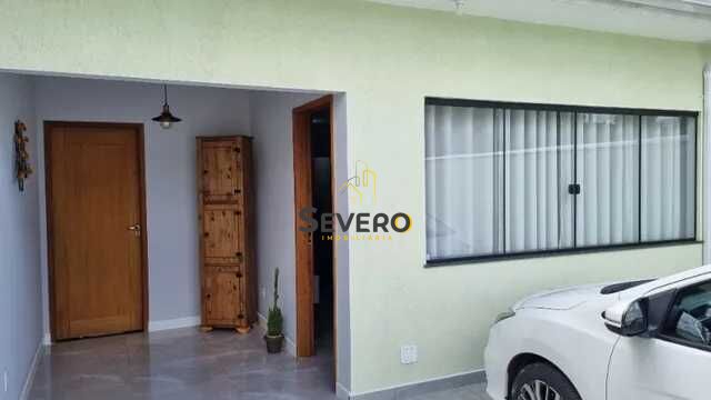 Casa à venda com 3 quartos, 111m² - Foto 1