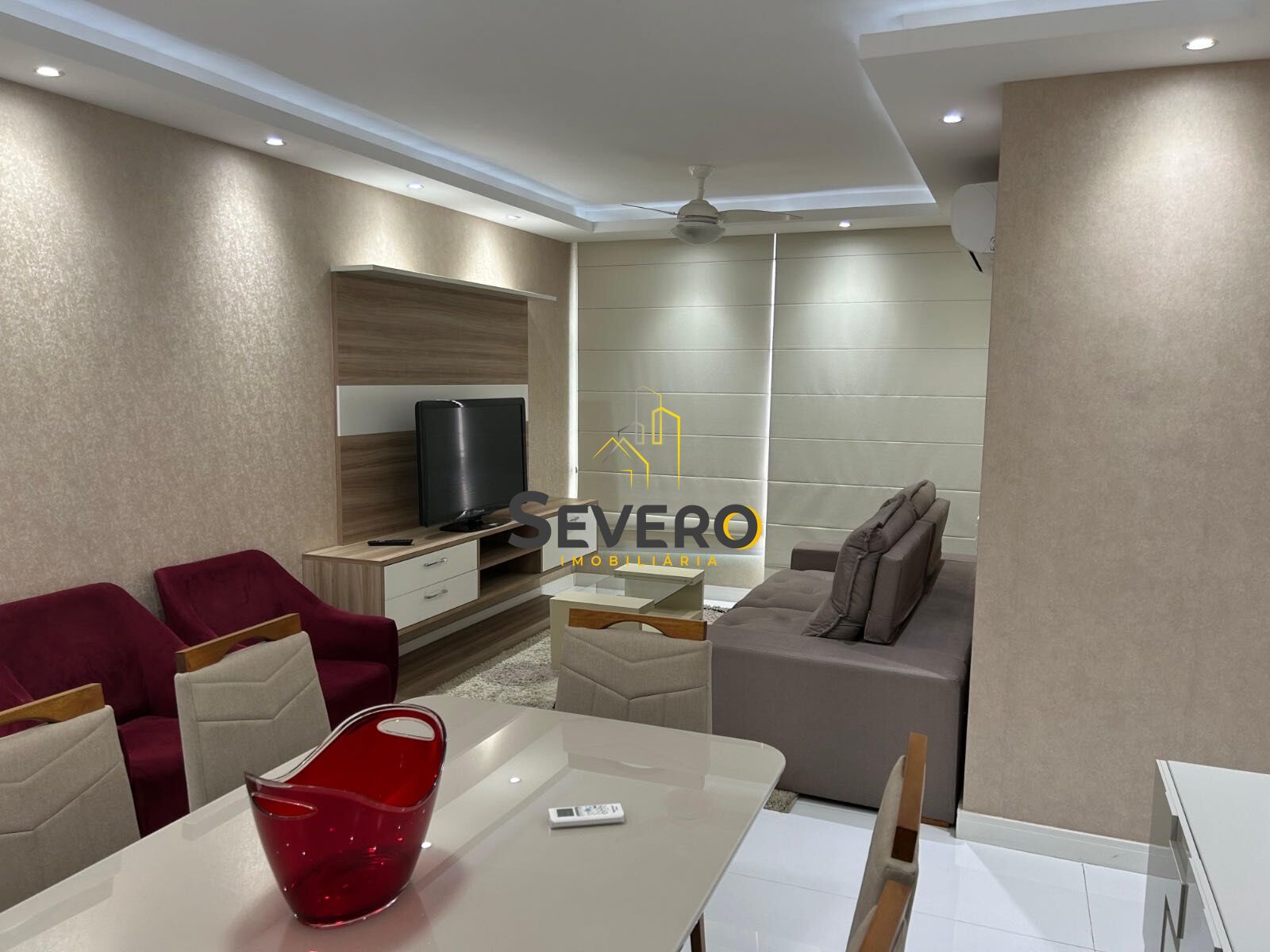 Apartamento à venda com 3 quartos, 160m² - Foto 2