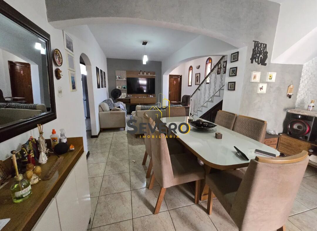 Casa à venda com 3 quartos, 300m² - Foto 4