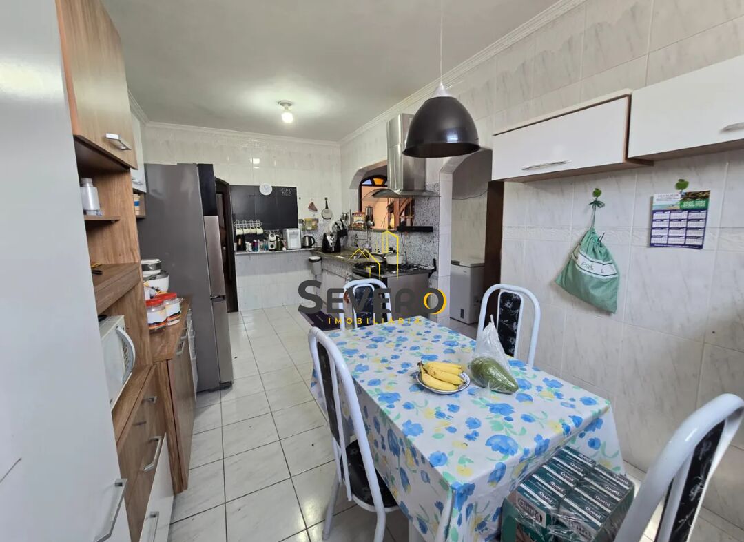 Casa à venda com 3 quartos, 300m² - Foto 12
