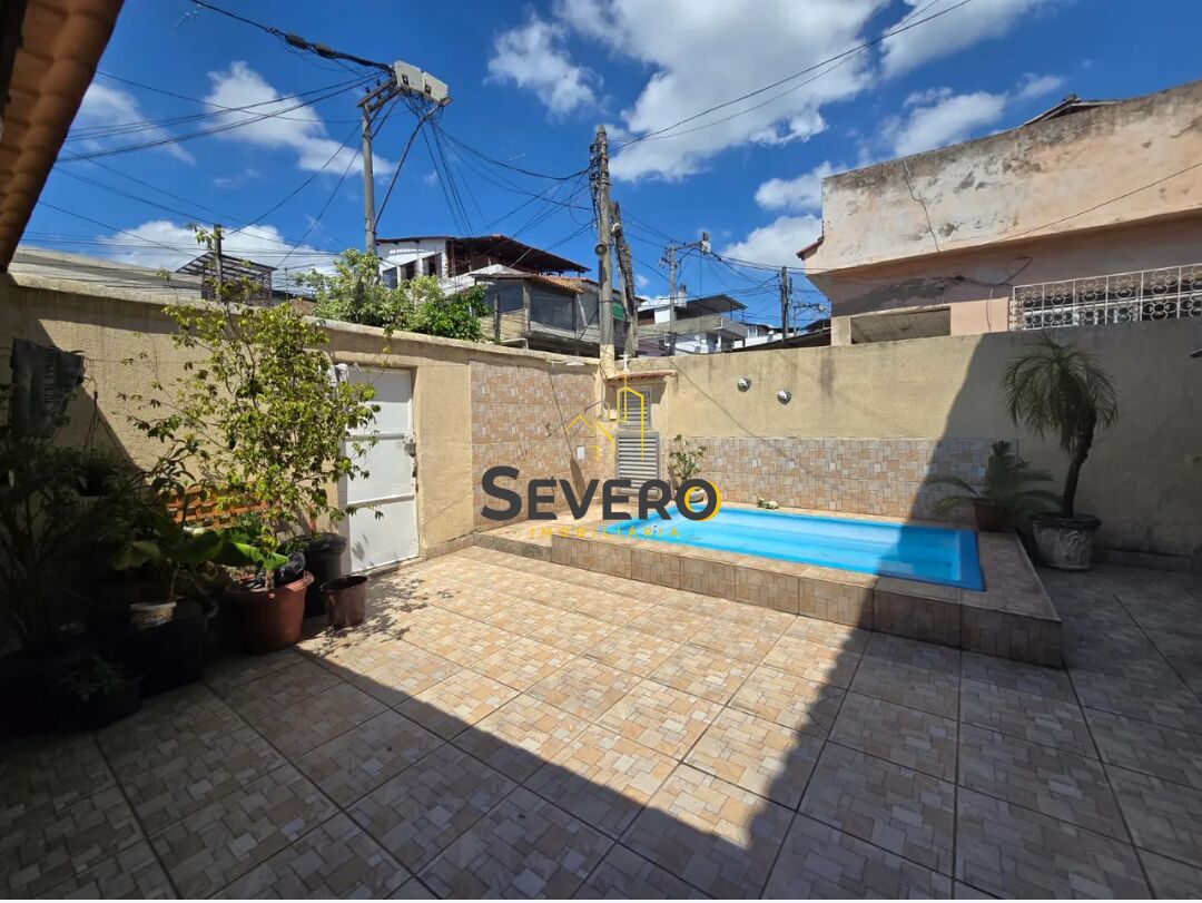 Casa à venda com 3 quartos, 300m² - Foto 2