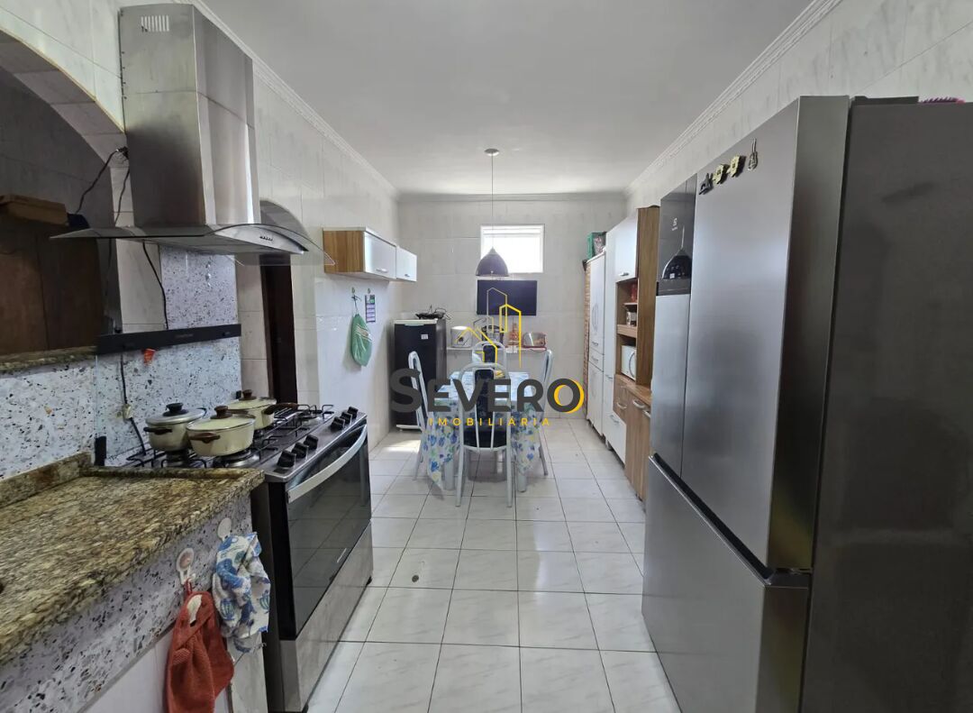 Casa à venda com 3 quartos, 300m² - Foto 11