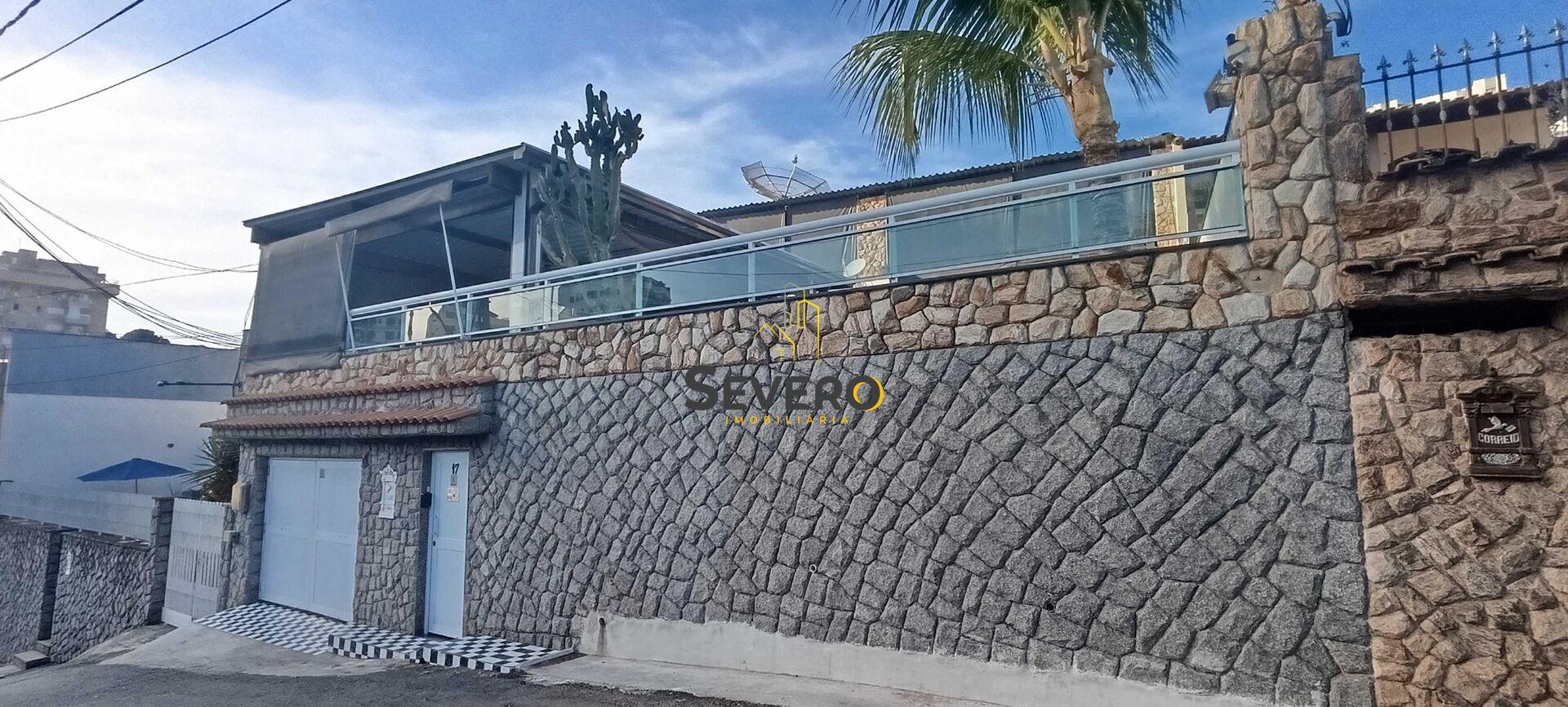 Casa à venda com 3 quartos, 200m² - Foto 1