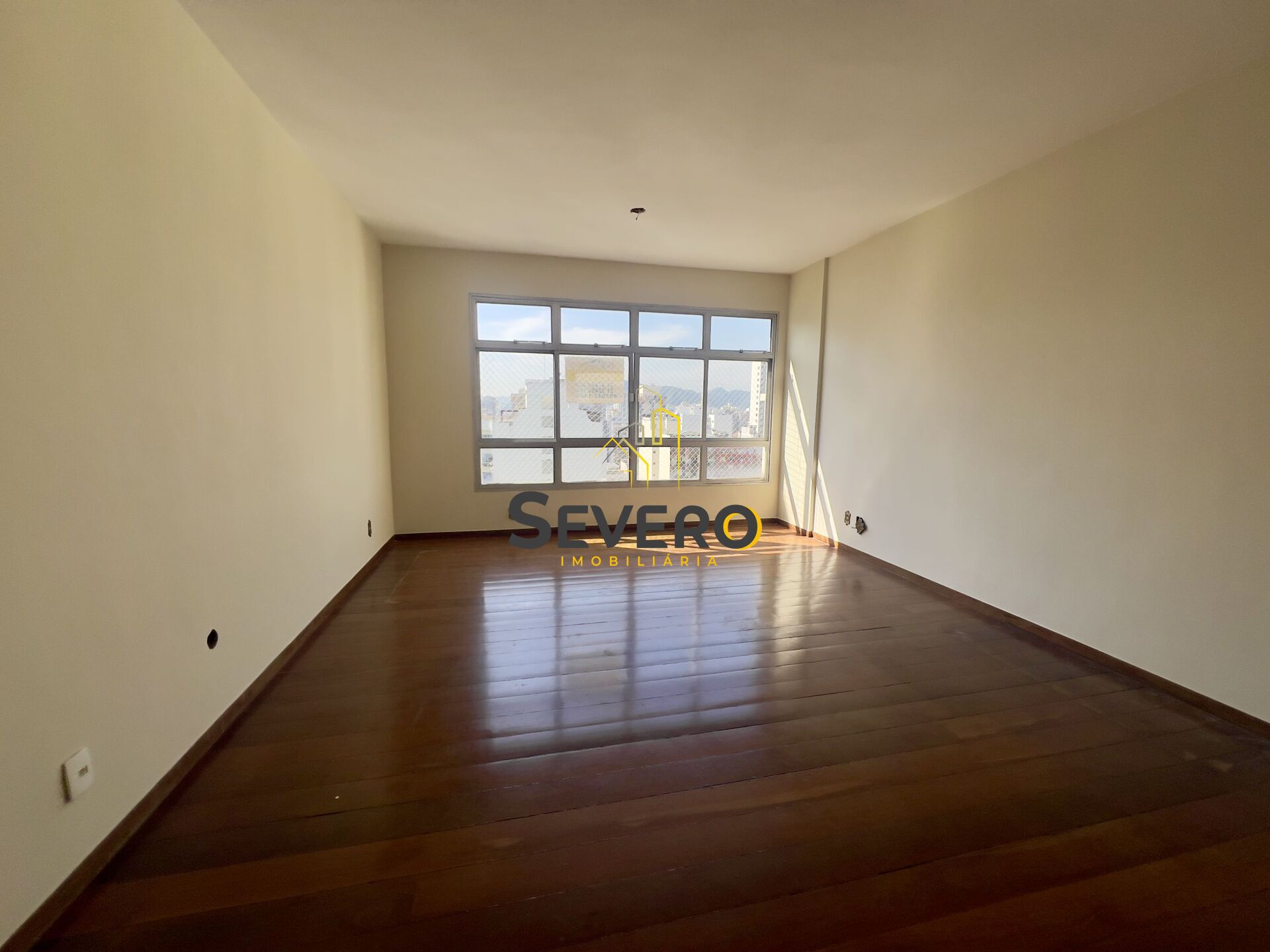Apartamento à venda com 3 quartos, 140m² - Foto 1