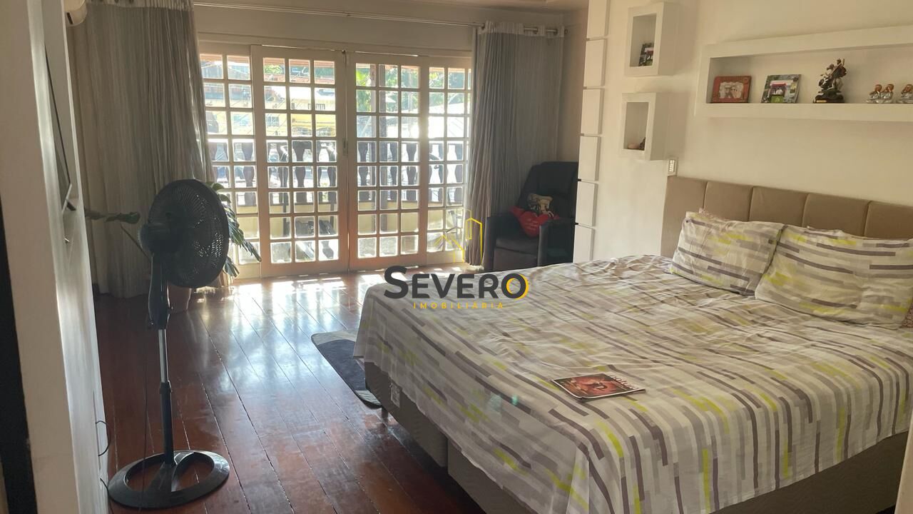 Casa à venda com 4 quartos, 400m² - Foto 1