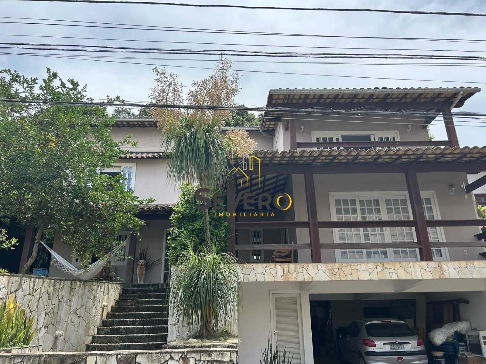 Casa à venda com 4 quartos, 400m² - Foto 1