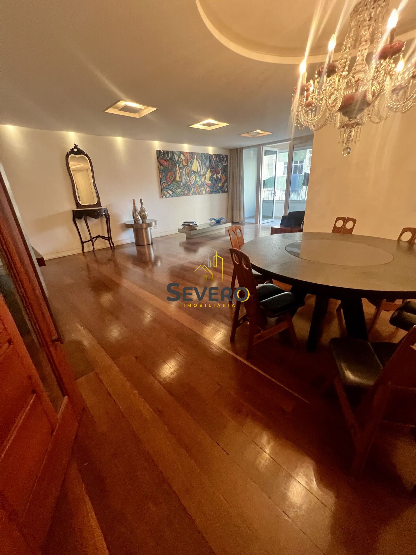 Apartamento à venda com 4 quartos, 220m² - Foto 1
