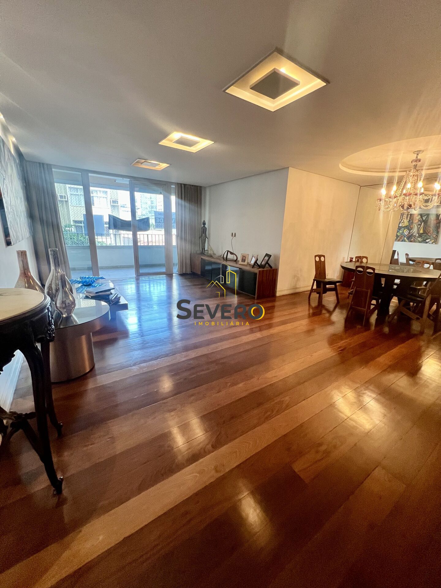 Apartamento à venda com 4 quartos, 220m² - Foto 2