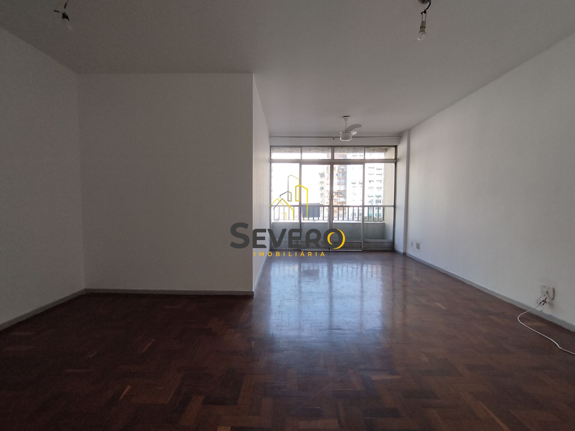 Apartamento à venda com 3 quartos, 130m² - Foto 4