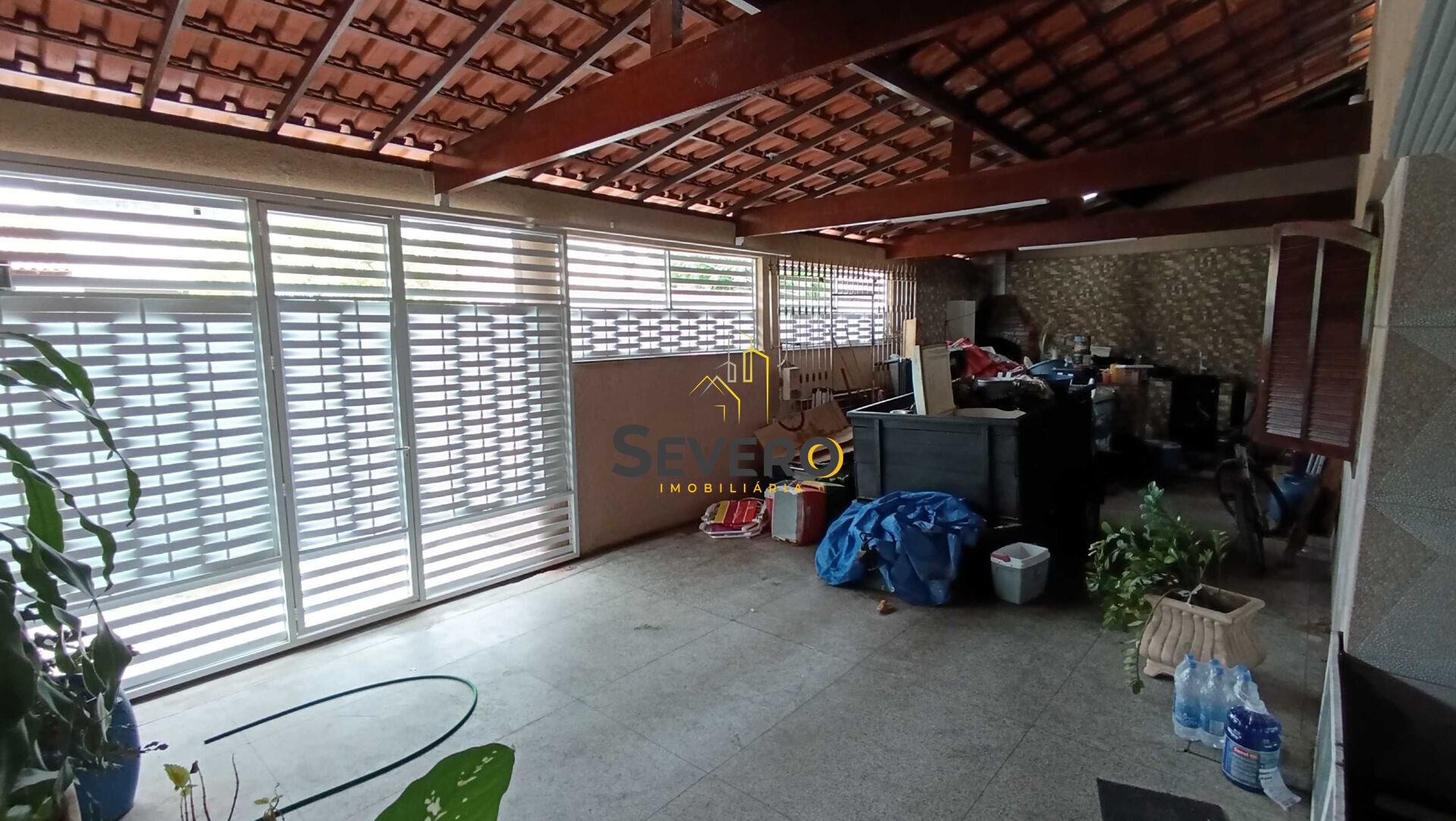 Casa à venda com 4 quartos, 200m² - Foto 2