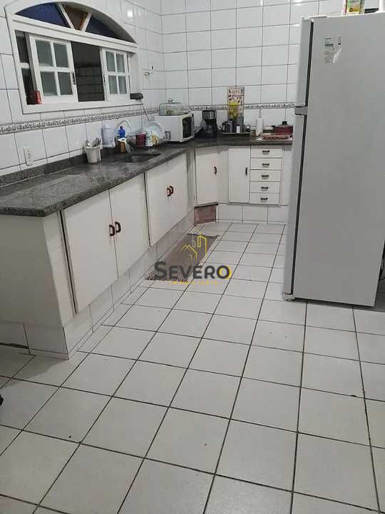 Casa à venda com 1 quarto, 100m² - Foto 2