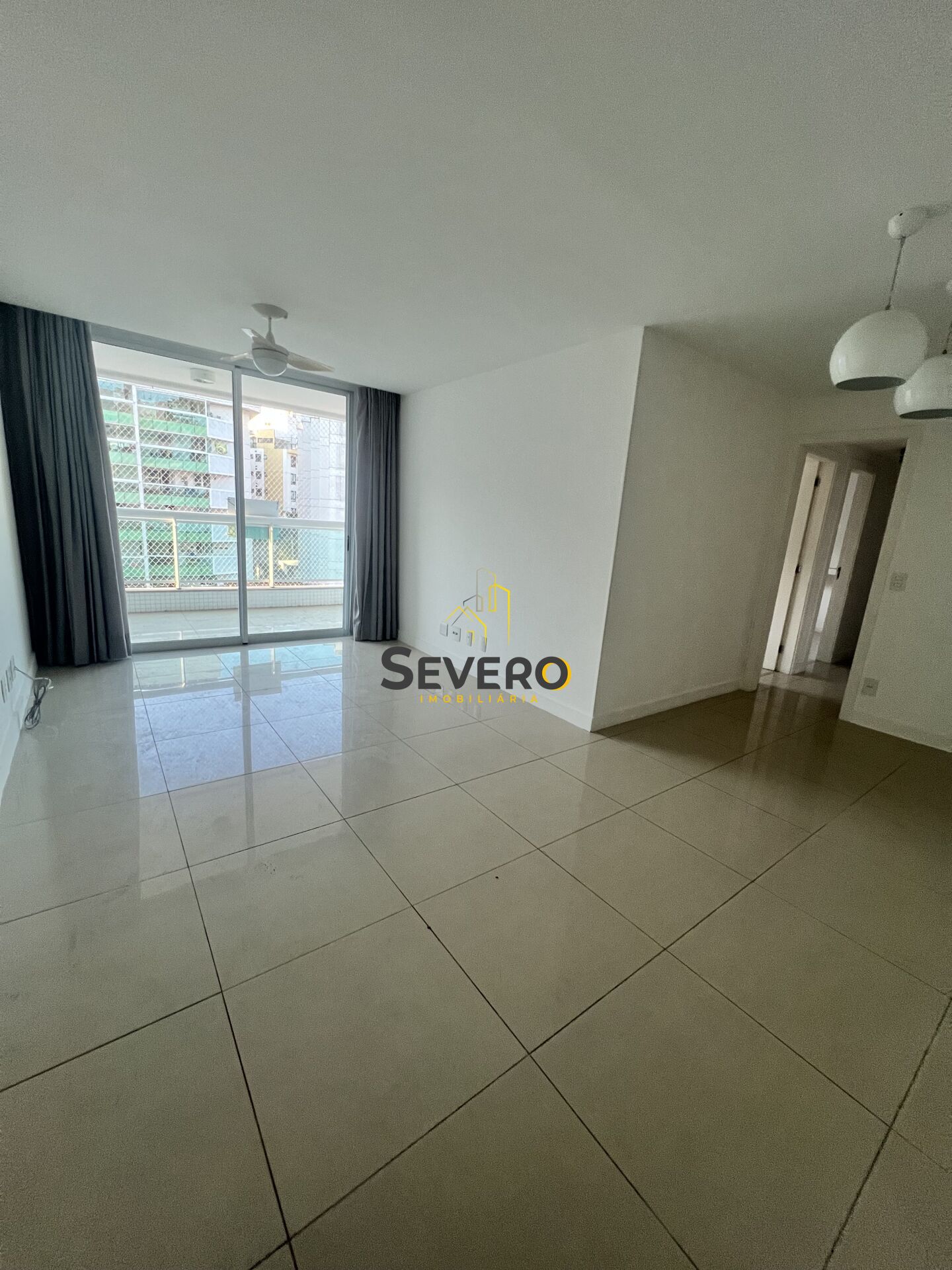 Apartamento à venda com 3 quartos, 130m² - Foto 2