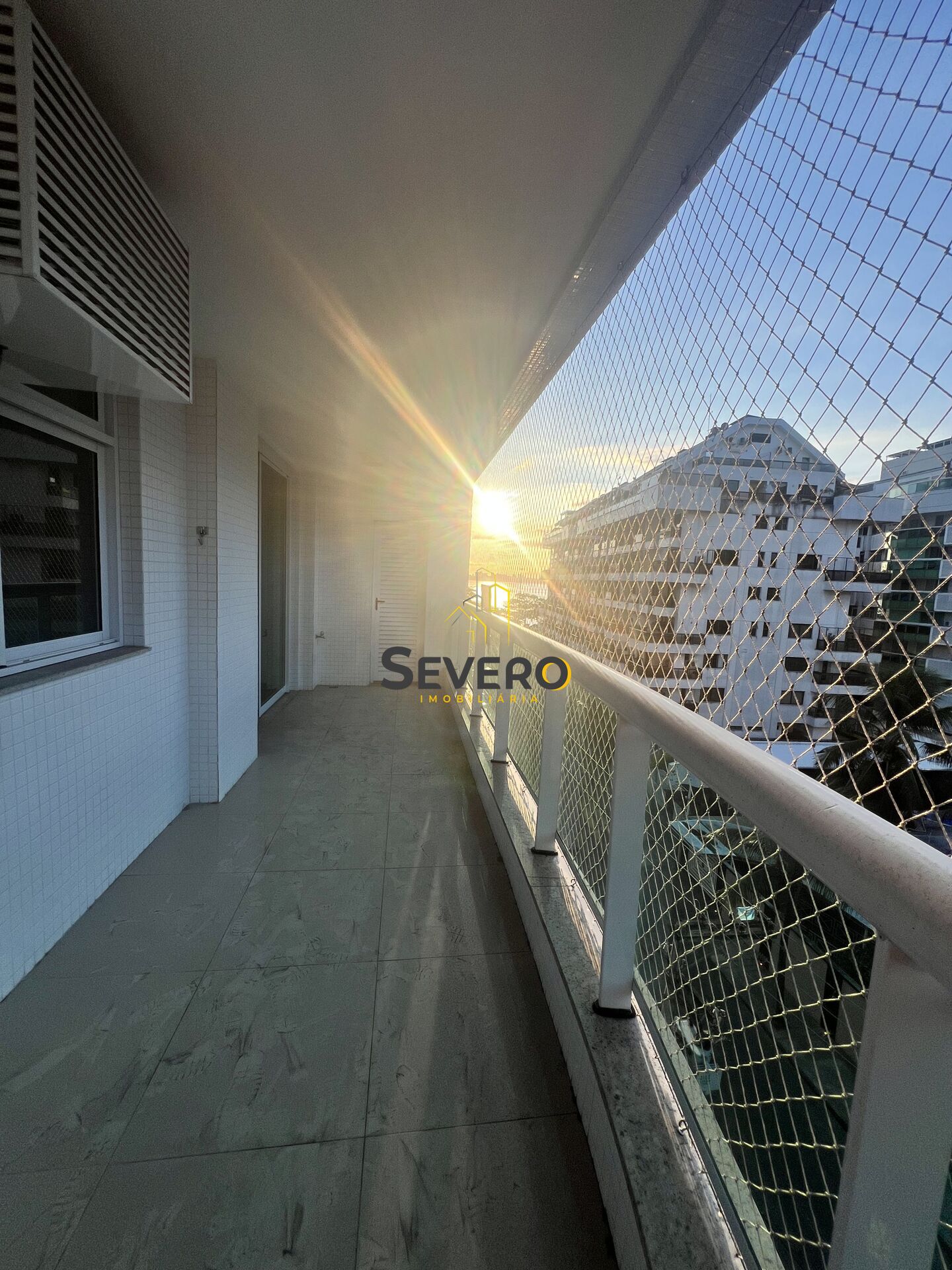 Apartamento à venda com 3 quartos, 130m² - Foto 1
