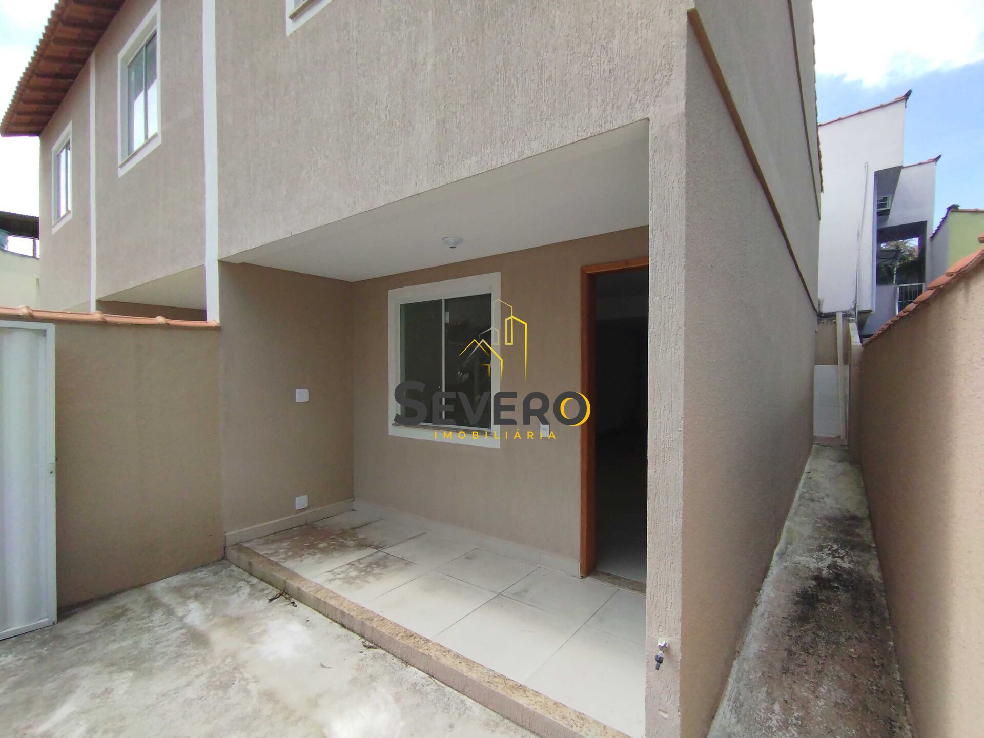 Casa à venda com 2 quartos, 80m² - Foto 2