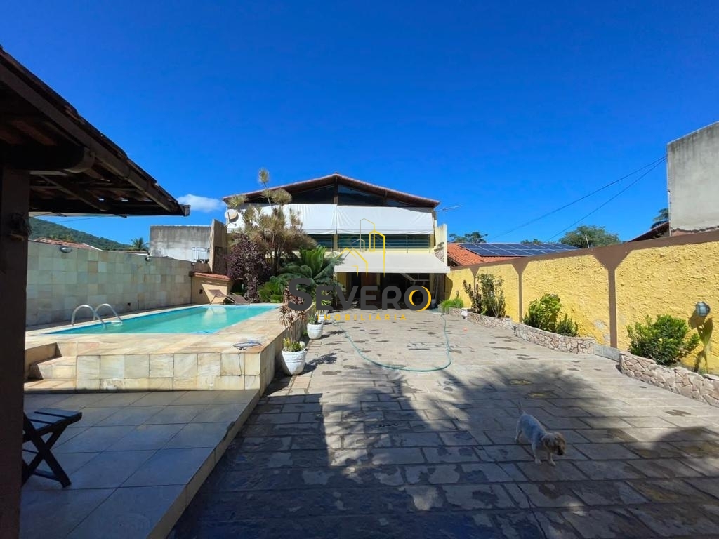Casa à venda com 4 quartos, 306m² - Foto 1