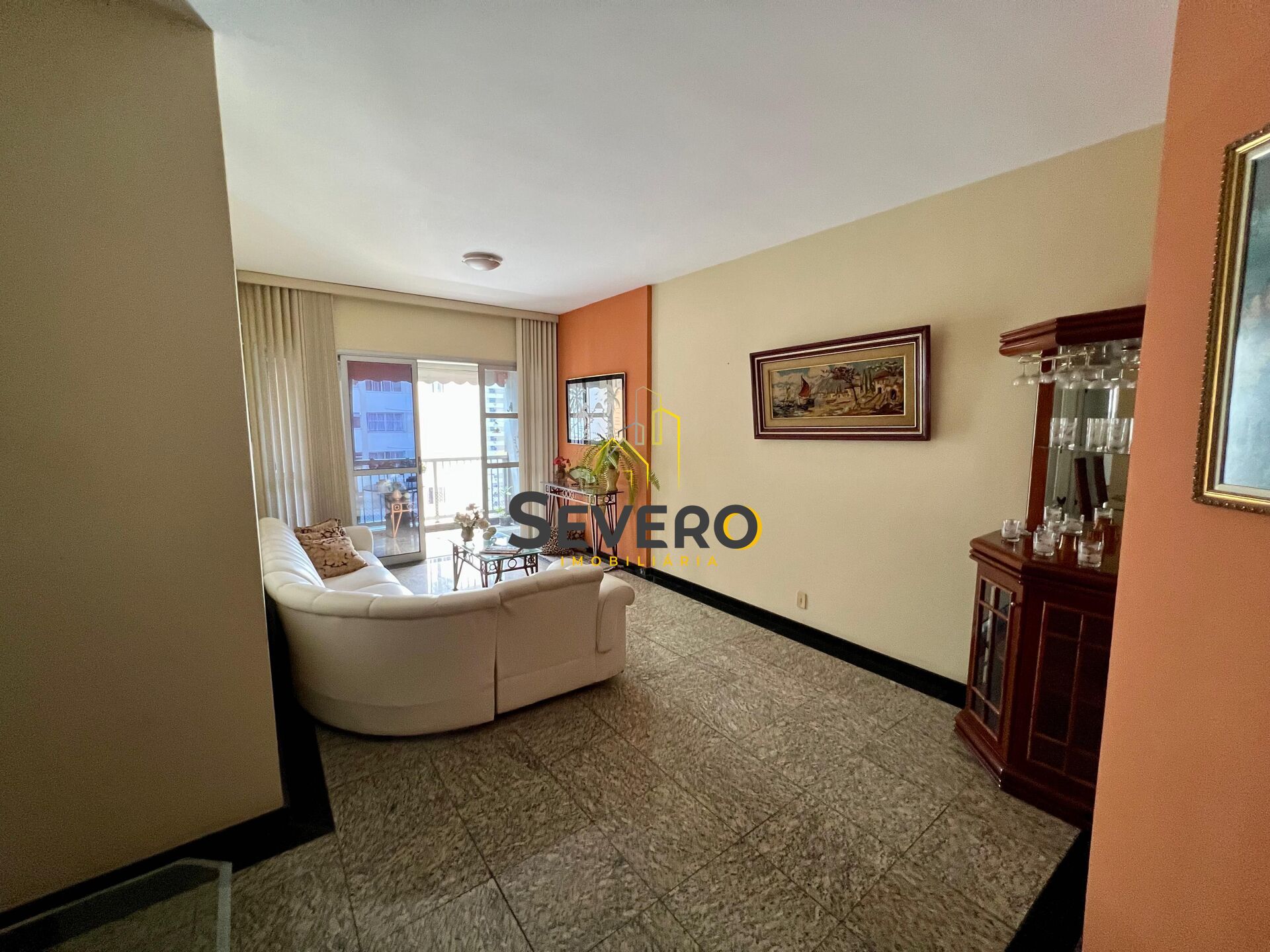 Apartamento à venda com 3 quartos, 161m² - Foto 2