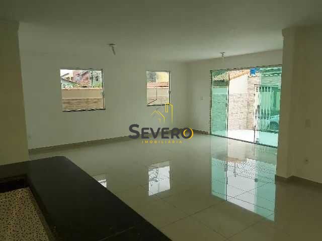 Casa à venda com 4 quartos, 200m² - Foto 1