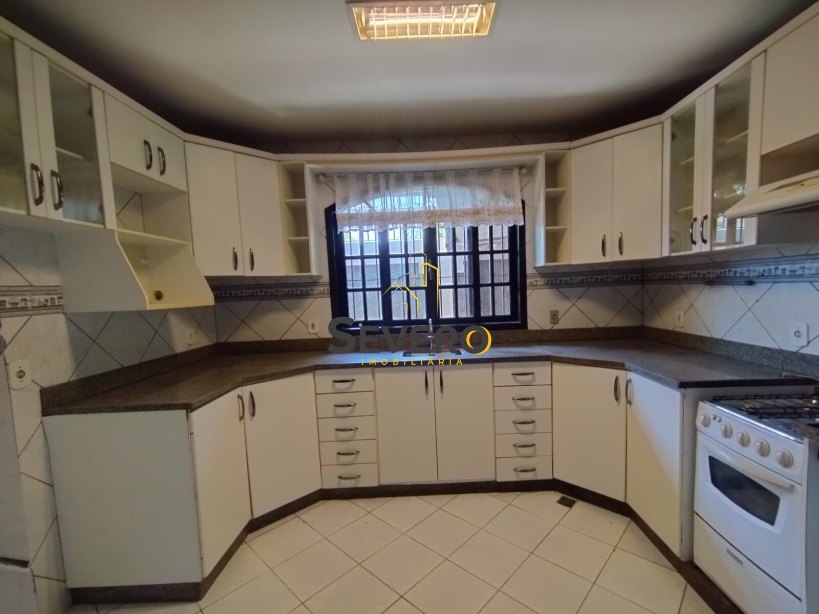 Casa à venda com 3 quartos, 360m² - Foto 12