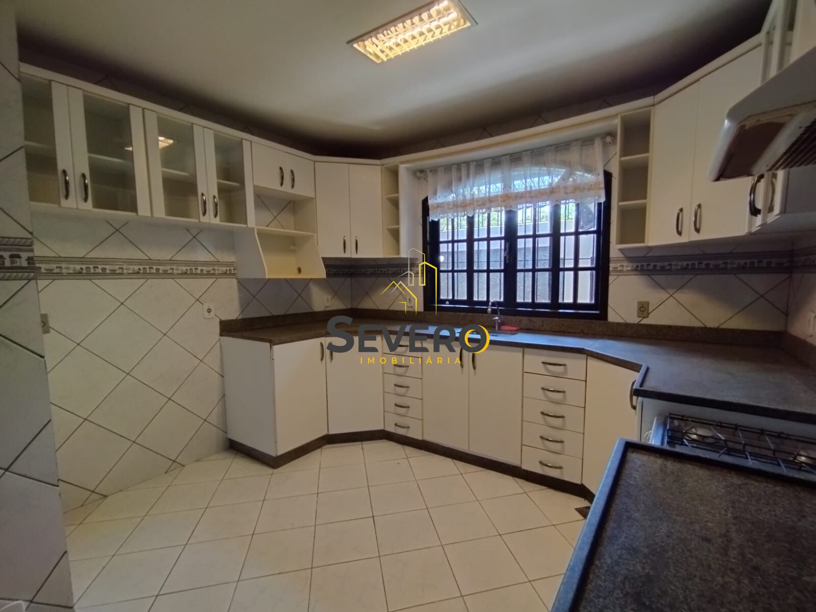 Casa à venda com 3 quartos, 360m² - Foto 11