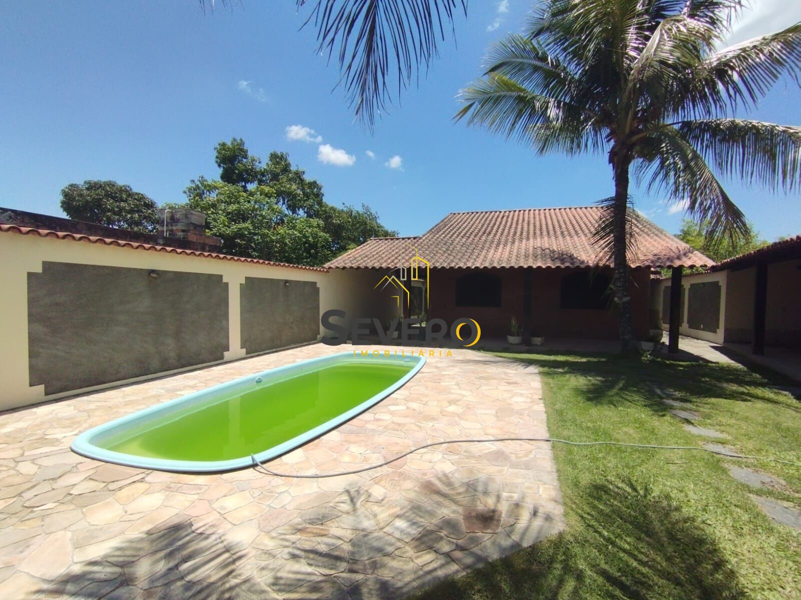 Casa à venda com 3 quartos, 360m² - Foto 1