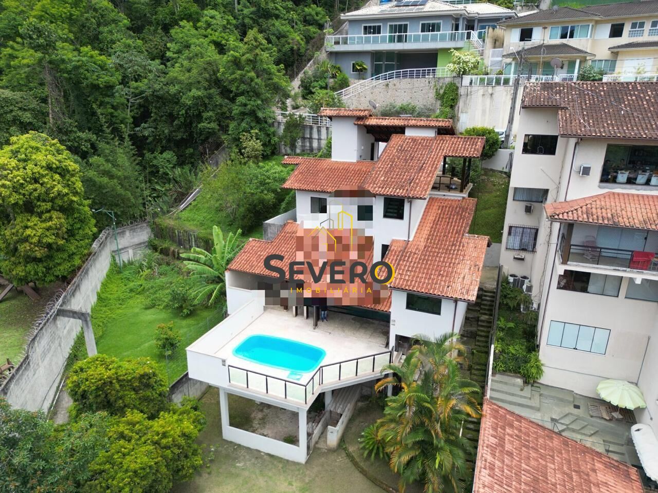 Casa à venda com 3 quartos, 546m² - Foto 1
