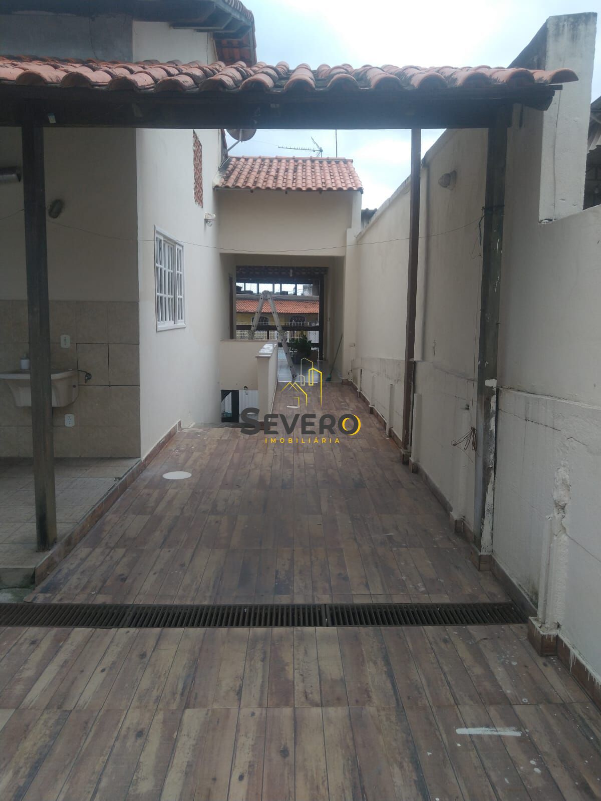 Casa à venda com 3 quartos, 360m² - Foto 2