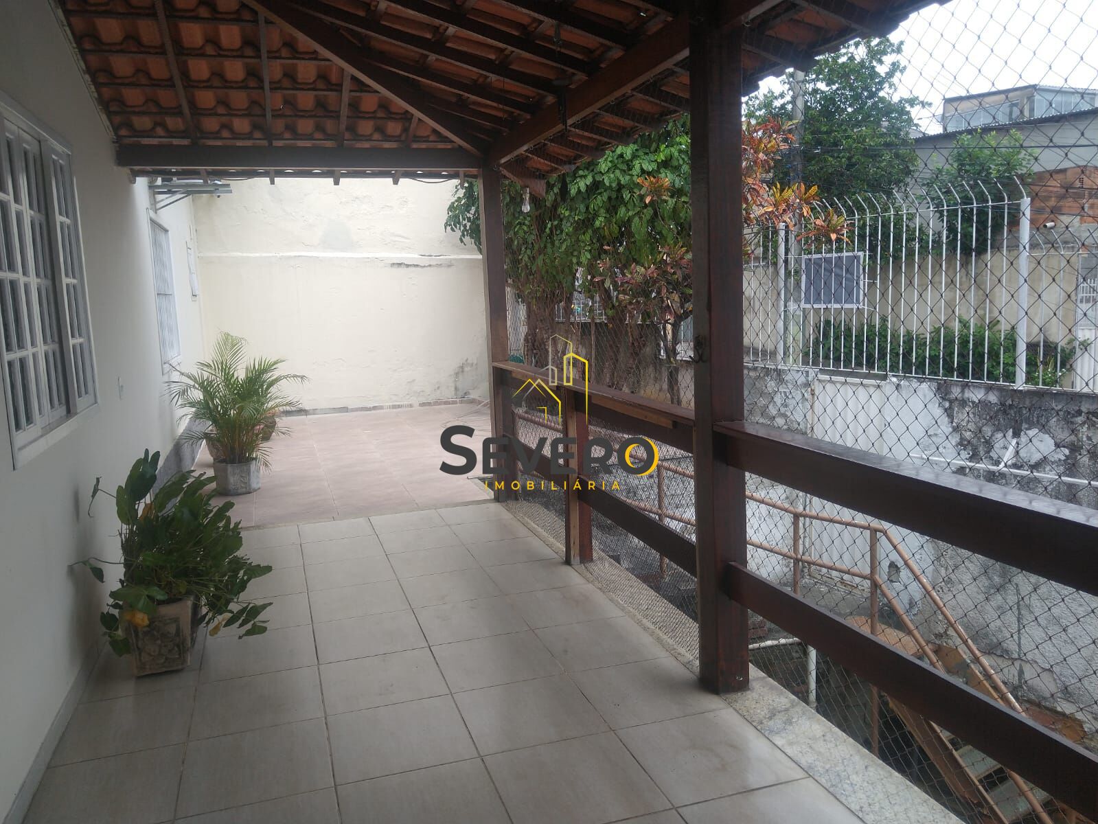 Casa à venda com 3 quartos, 360m² - Foto 1