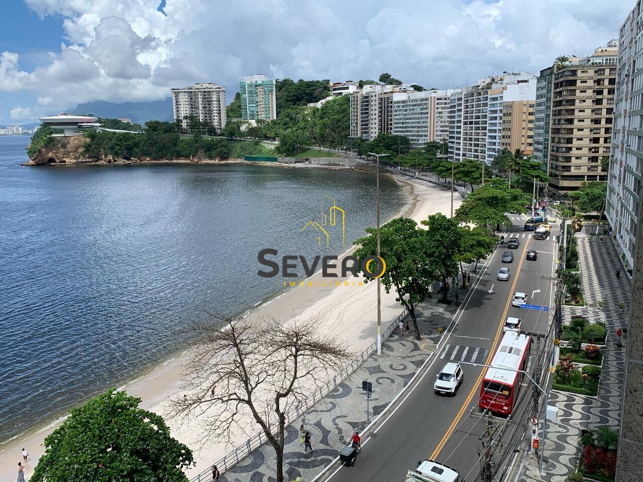 Apartamento à venda com 2 quartos, 105m² - Foto 1