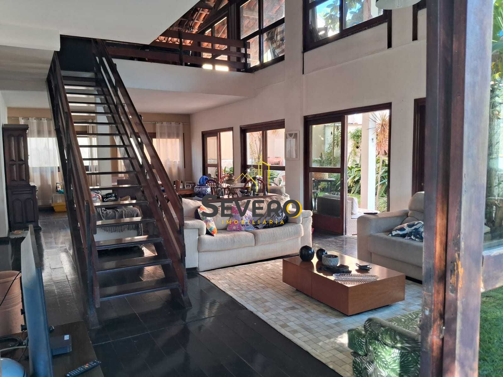 Casa à venda com 3 quartos, 246m² - Foto 2