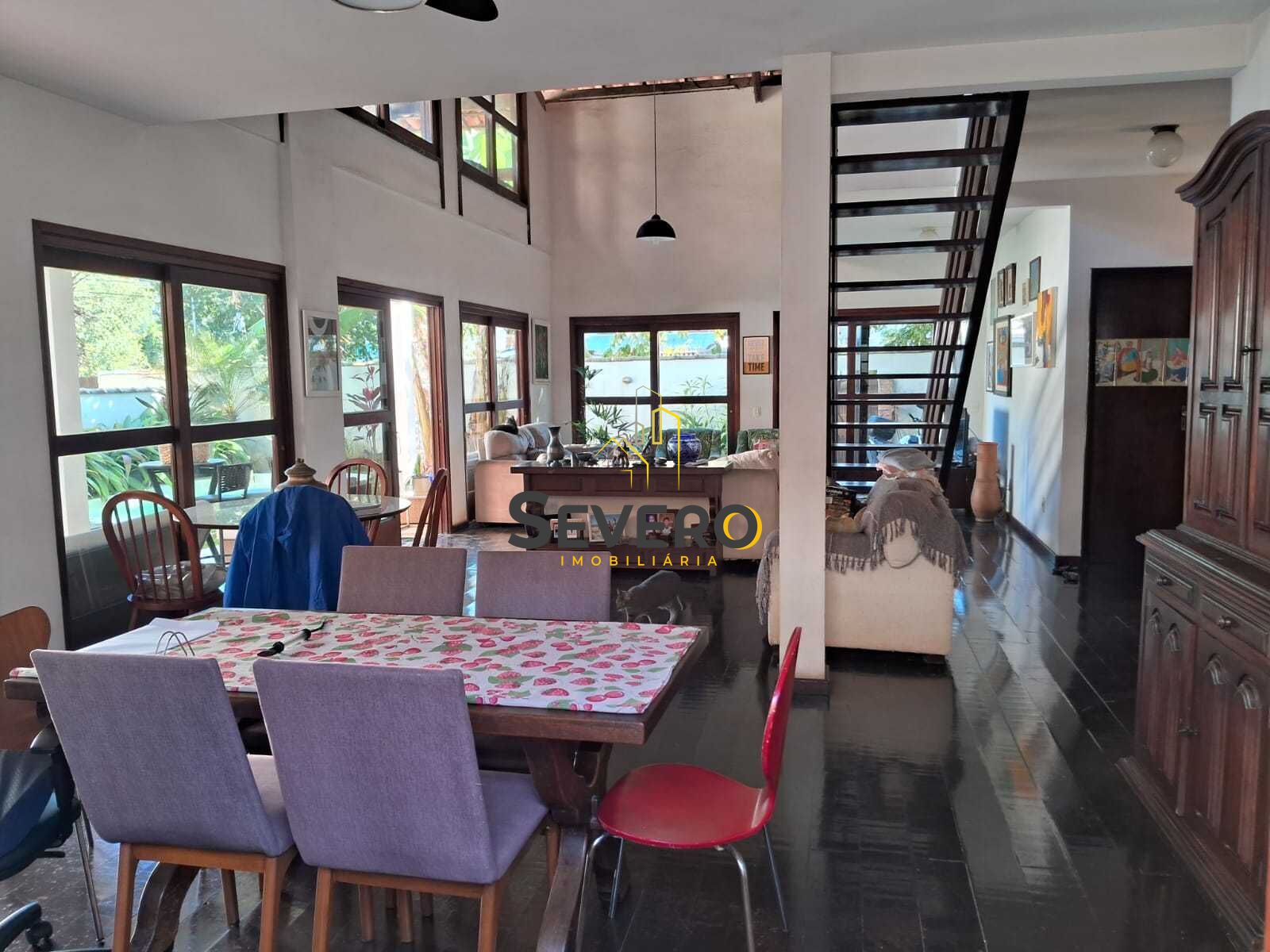 Casa à venda com 3 quartos, 246m² - Foto 3